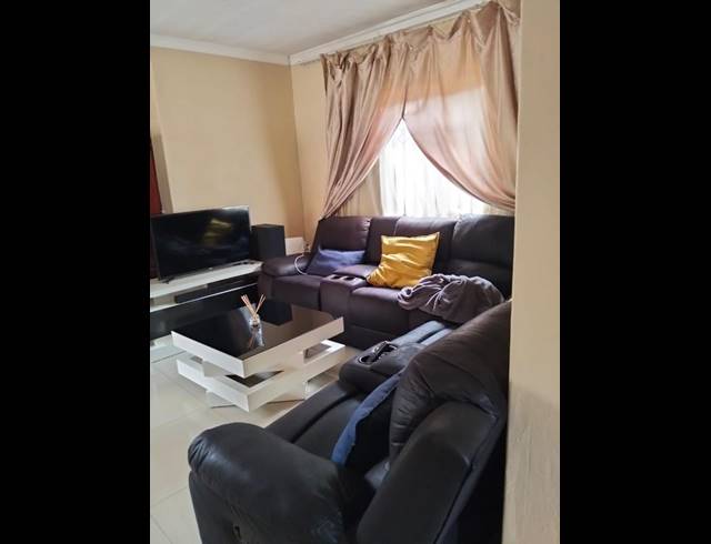 2 BEDROOM HOUSE FOR SALE IN CLAYVILLE